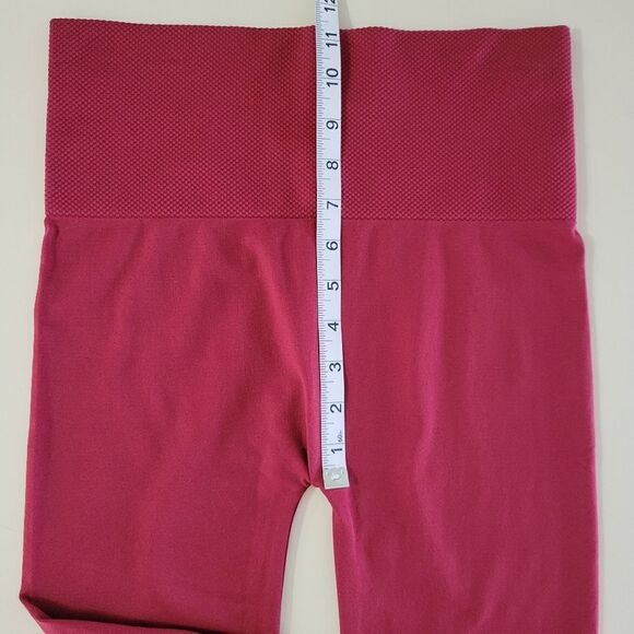 Zenena Outfitters Burgundy Capri Leggings - Picture 6 of 11